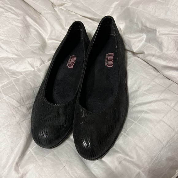 Munro Shoes - VGUC Munro flats size 8.5M